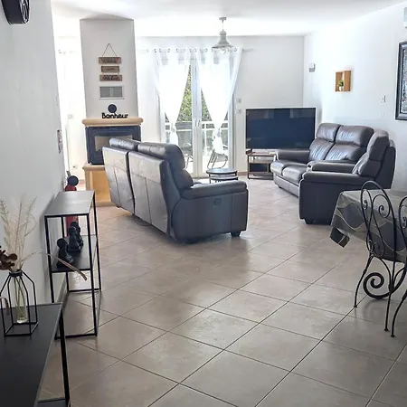 Equipes En Lorraine, Parking Prive - Fr-1-584-351 * Jezainville